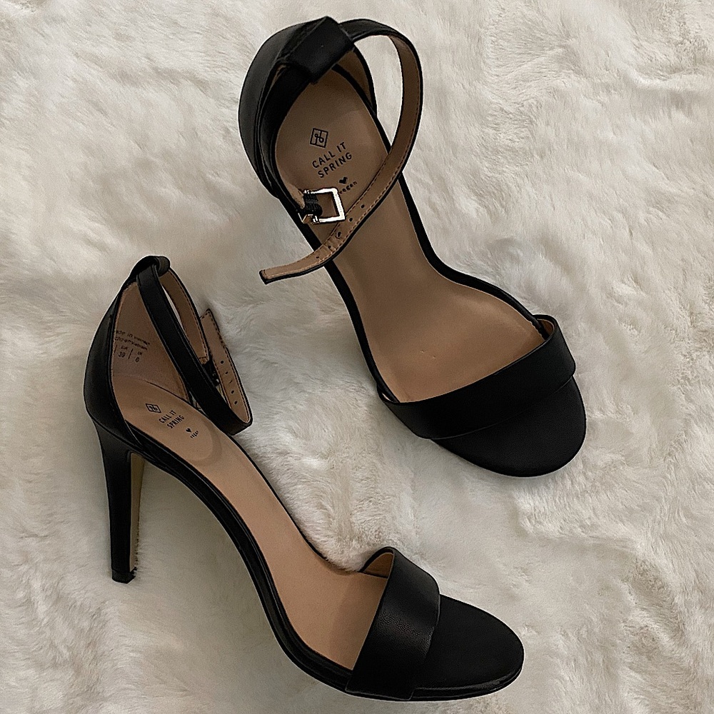 Brand new call it spring black heals!!